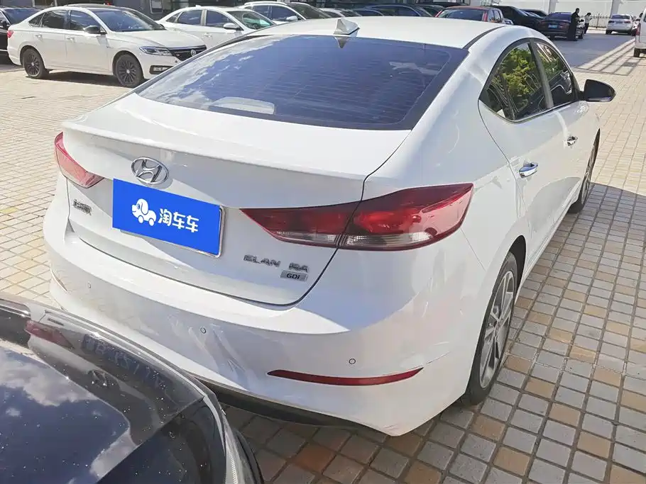 Hyundai Elantra 2018 — фото 3