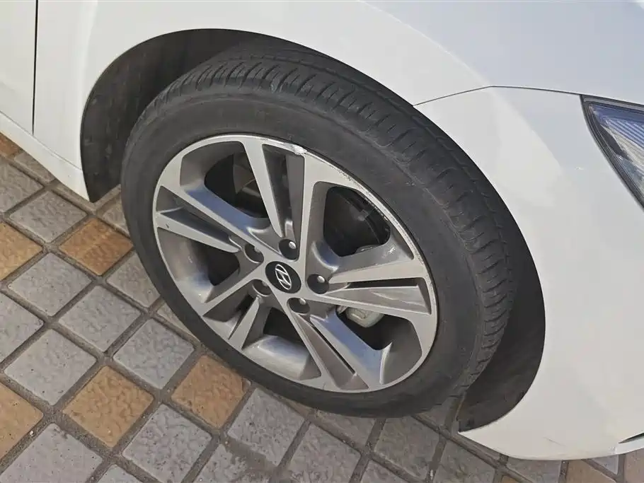 Hyundai Elantra 2018 — фото 6