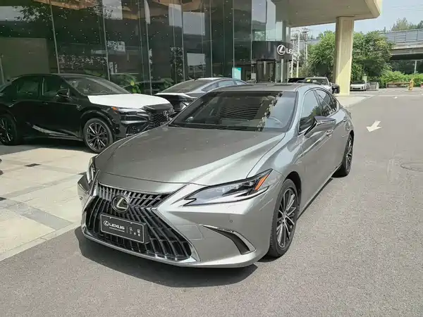 Lexus ES 2024