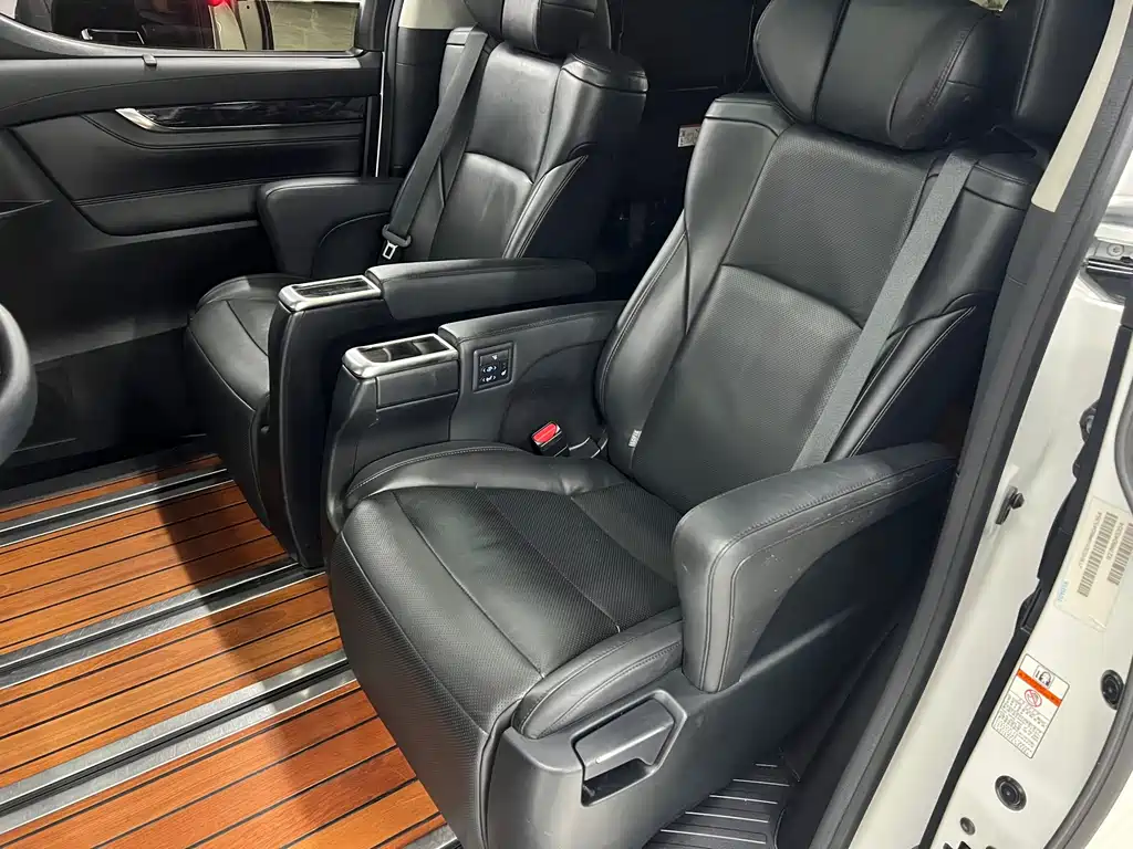 Toyota Vellfire 2021 — фото 11