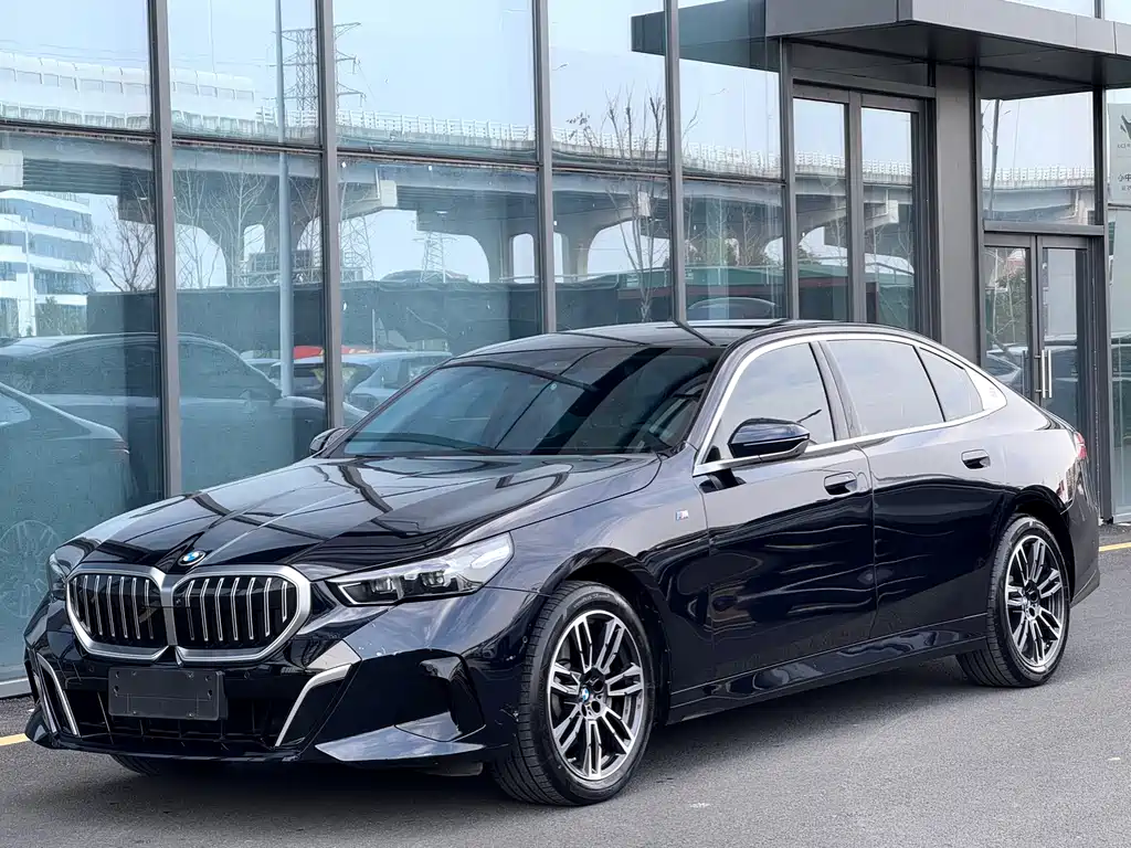 BMW 5 Series 2024 — фото 1
