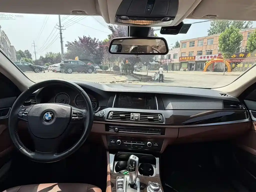 BMW 5 Series 2016 — фото 9