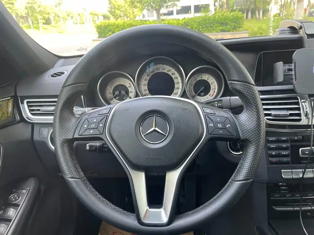 Mercedes-Benz E-Class 2014 — фото 19