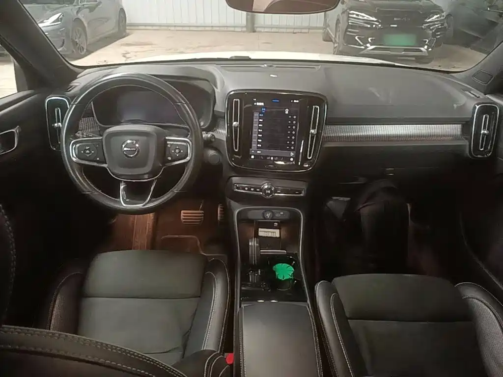 Volvo XC40 New Energy 2021 — фото 10