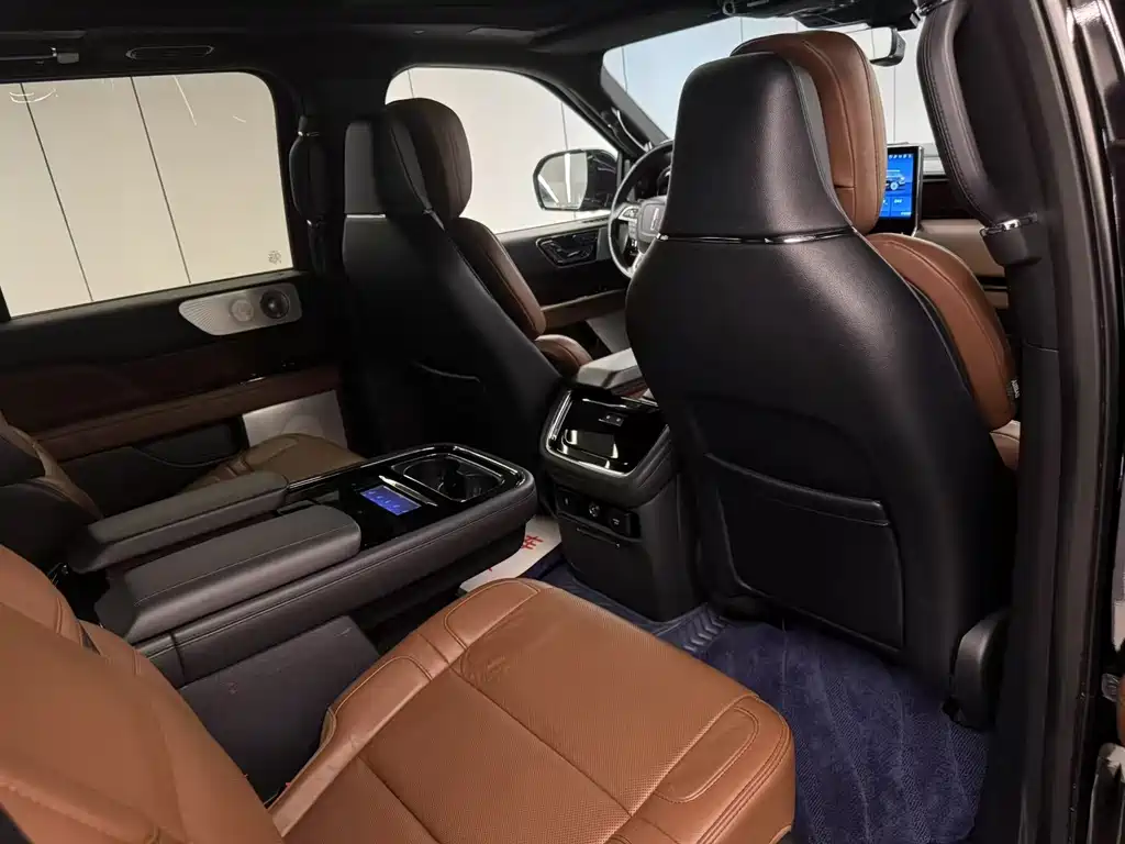 Lincoln Navigator 2023 — фото 10