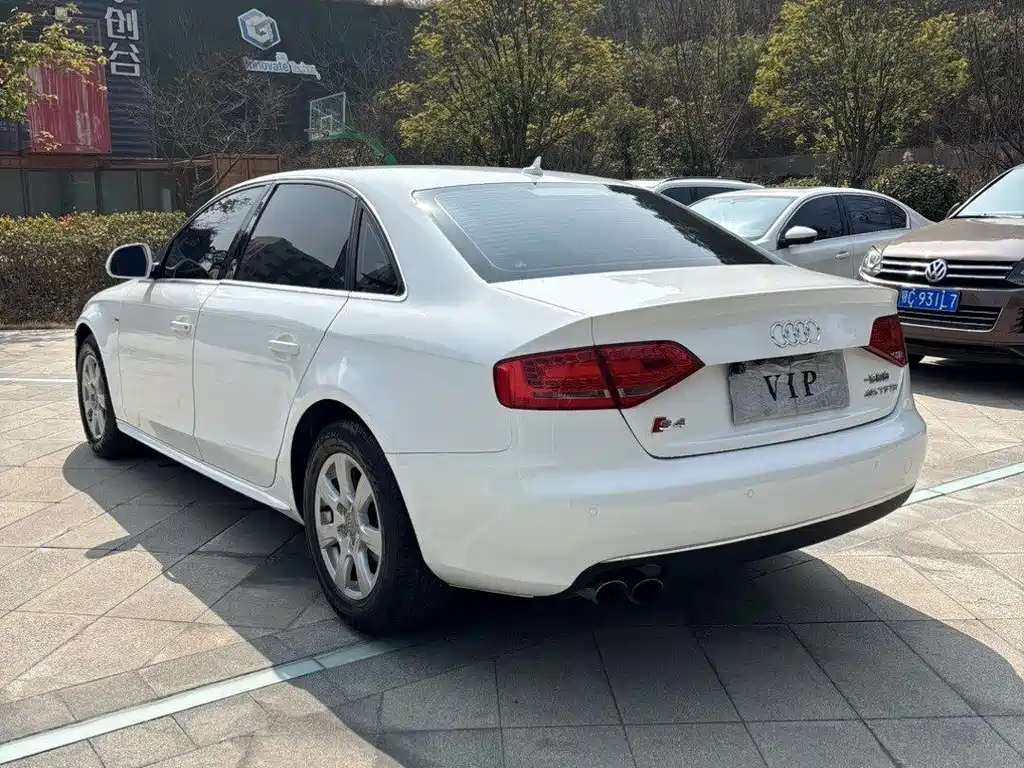 Audi A4L 2010