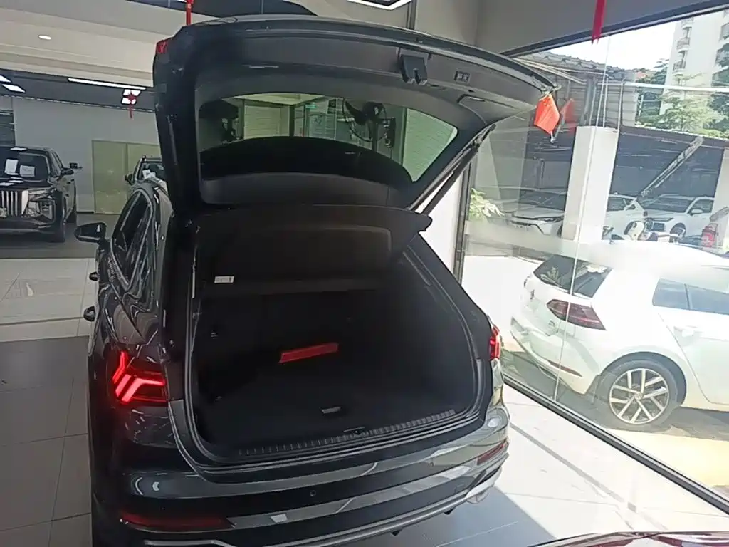 Audi Q3 2020 — фото 19