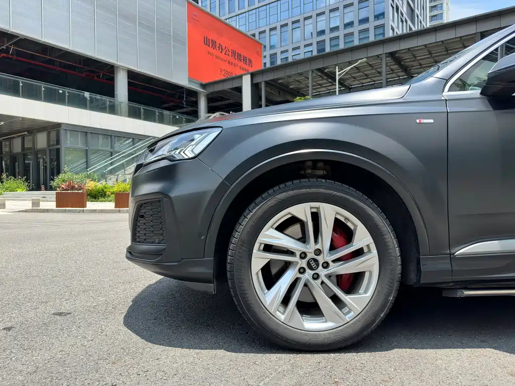 Audi Q7 2021 — фото 25