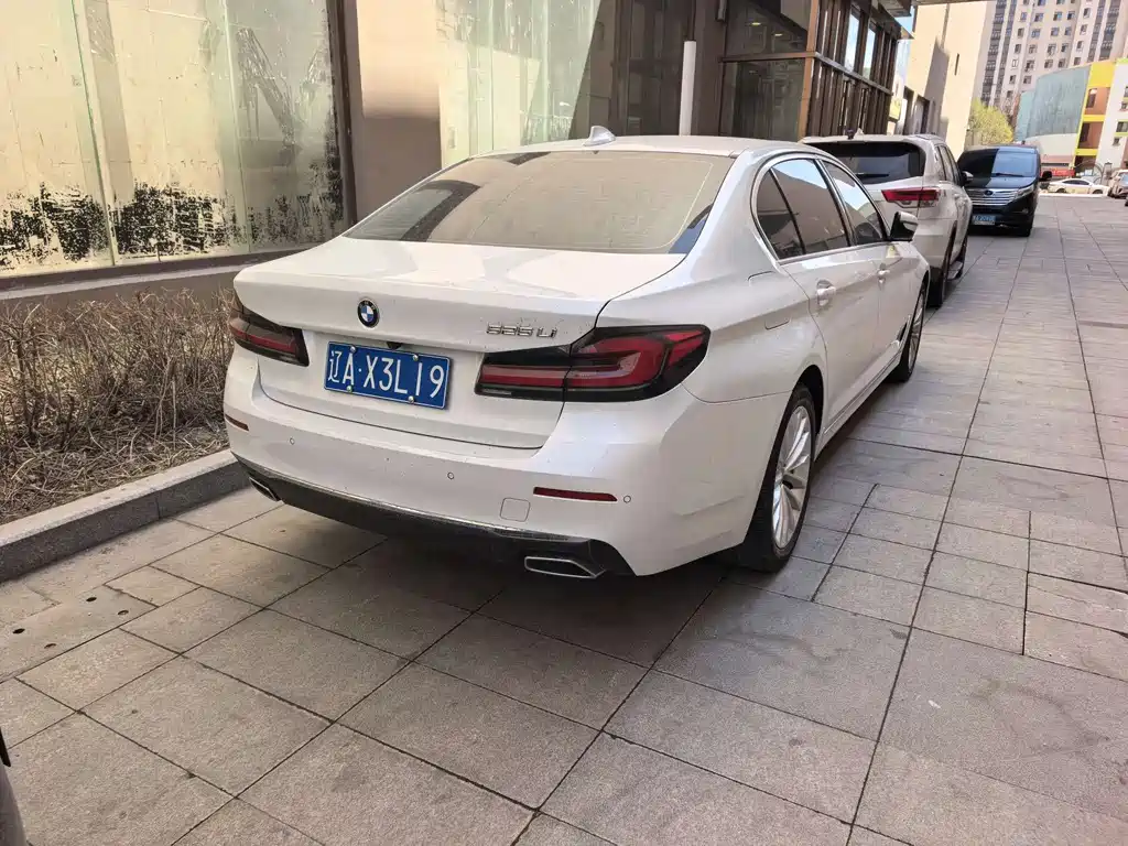 BMW 5 Series 2021 — фото 11