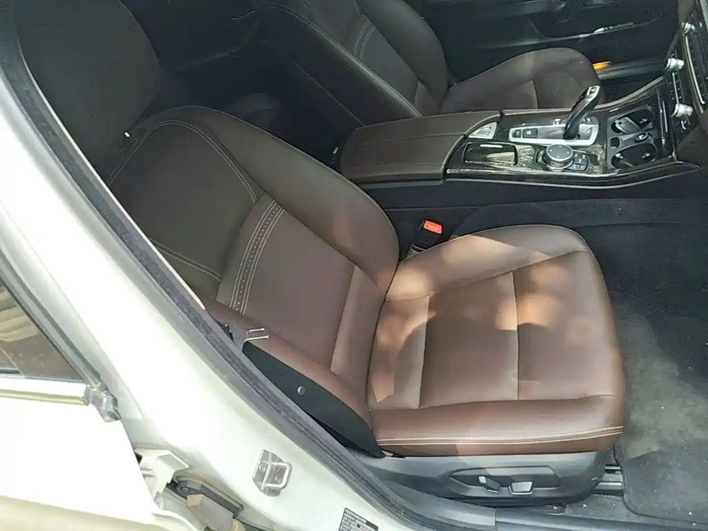 BMW 5 Series 2016 — фото 20