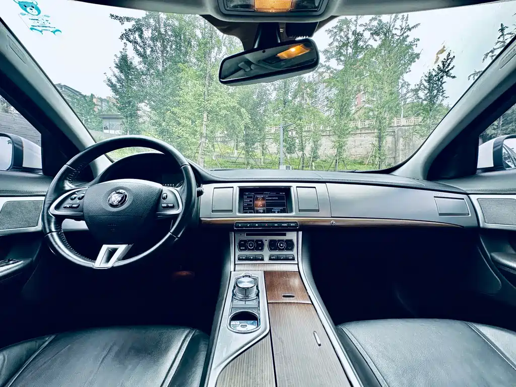 Jaguar XF 2015 — фото 8