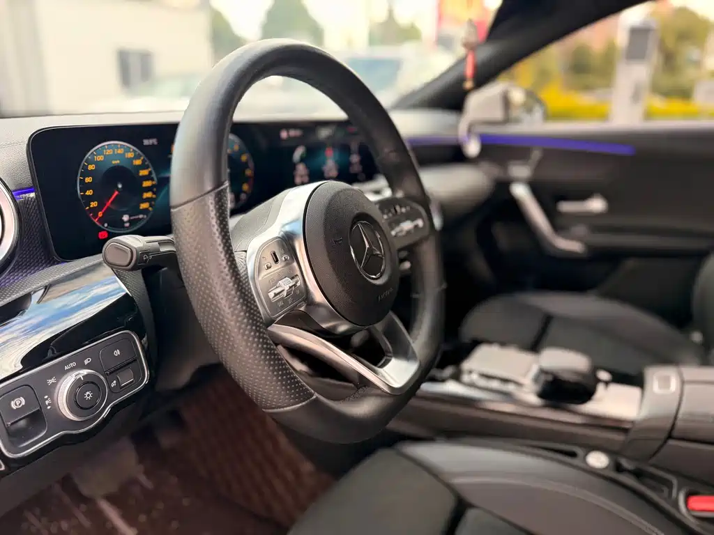 Mercedes-Benz A-Class 2021 — фото 14