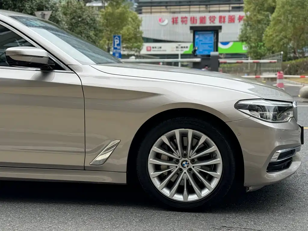 BMW 5 Series New Energy 2020 — фото 9
