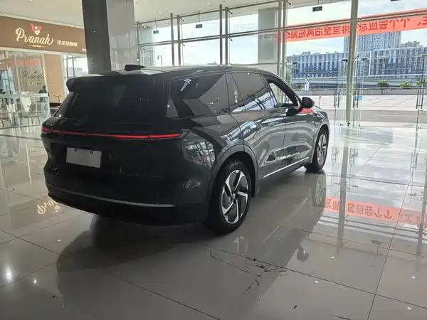 NIO ES8 2023