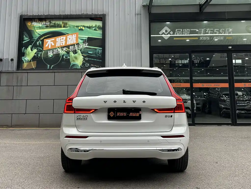 Volvo XC60 2022 — фото 4