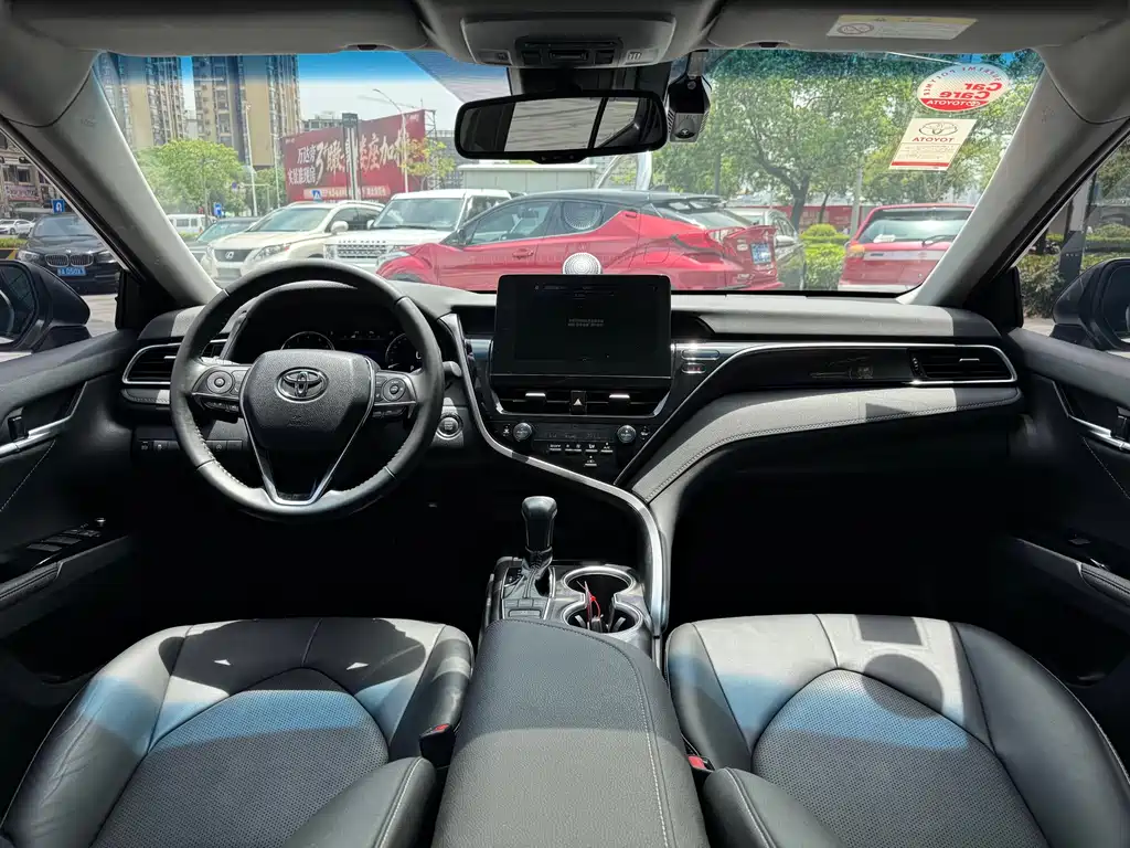 Toyota Camry 2023 — фото 14