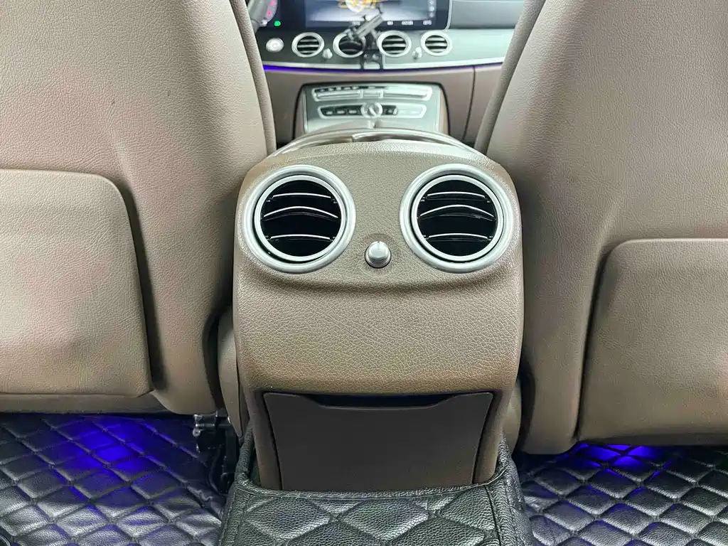 Mercedes-Benz E-Class 2020 — фото 15