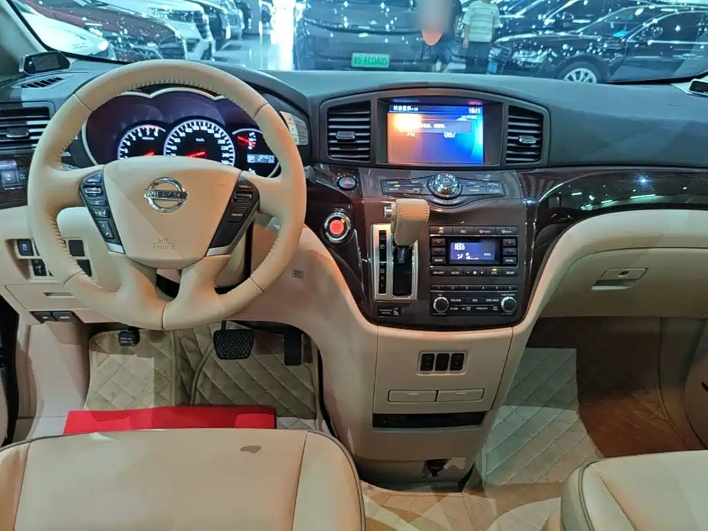 Nissan Quest 2015 — фото 10