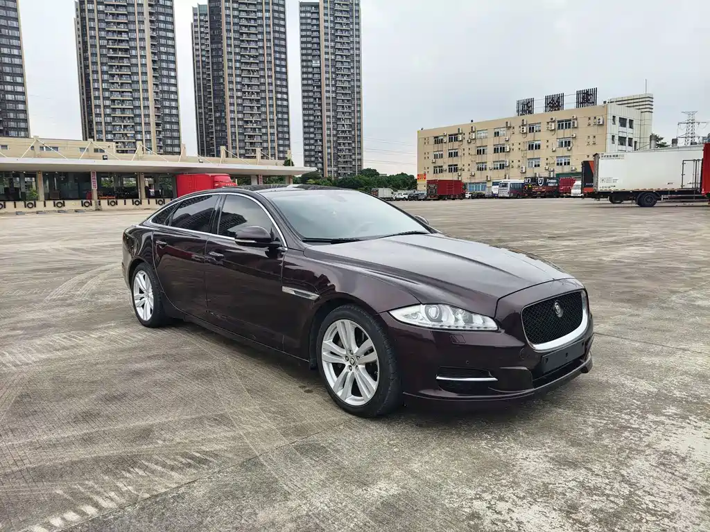 Jaguar XJ 2012 — фото 3