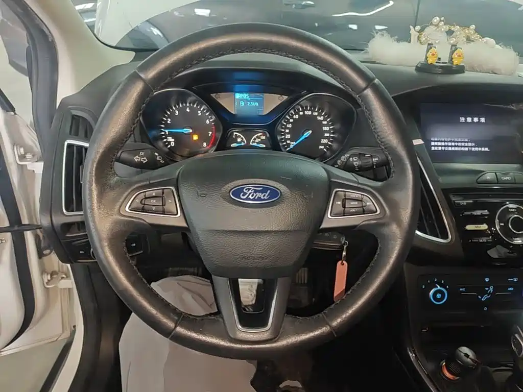 Ford Focus 2019 — фото 11