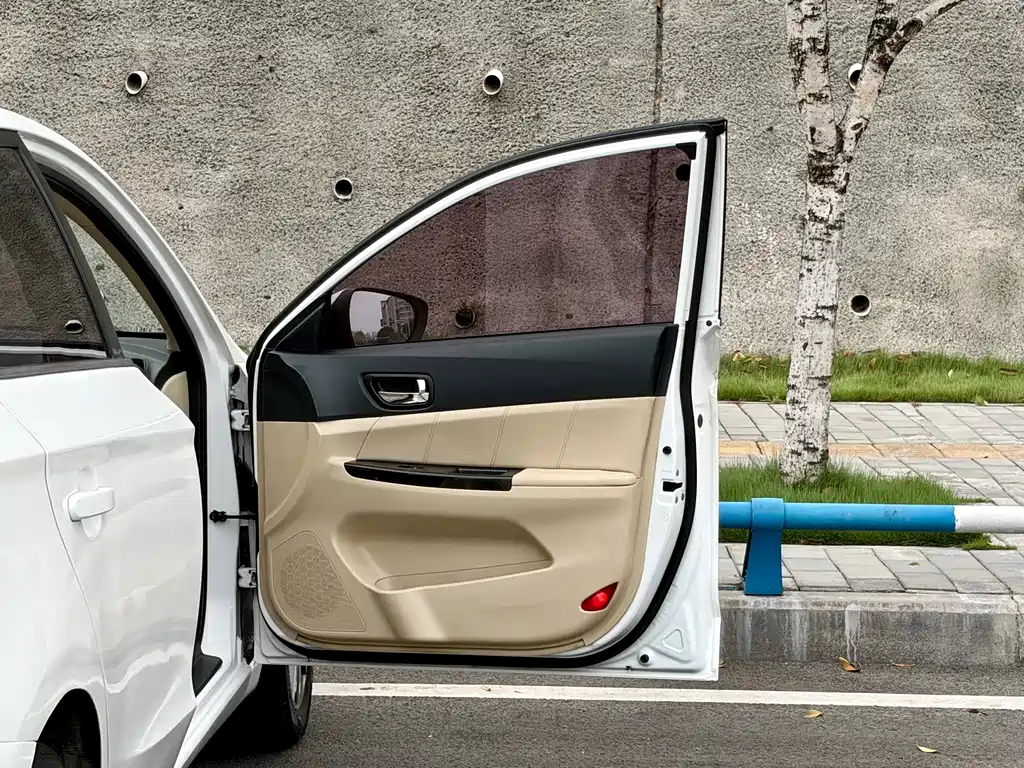 Changan Eado 2016 — фото 23