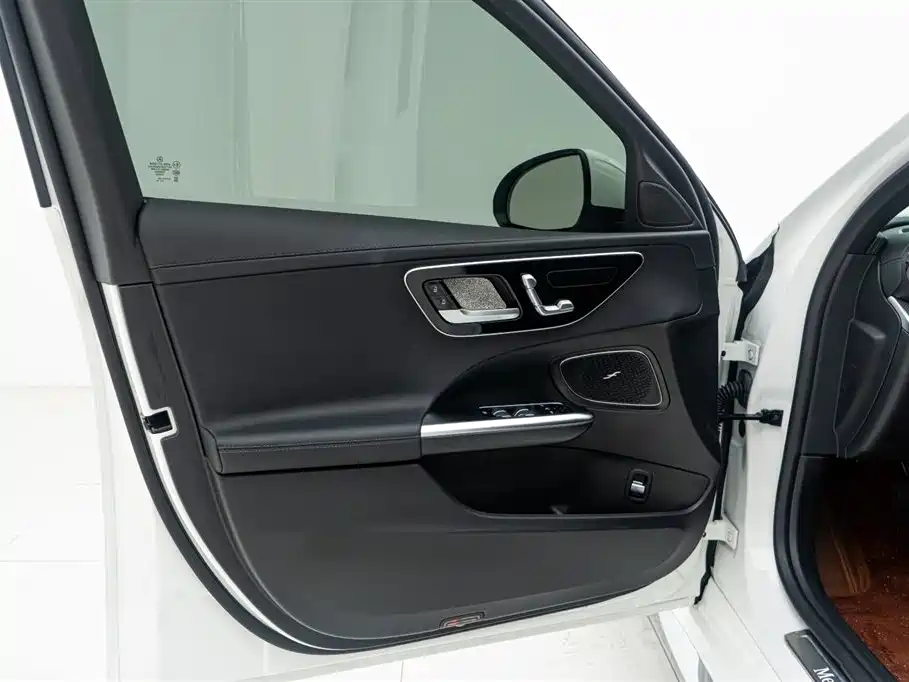 Mercedes-Benz C-Class 2024 — фото 13