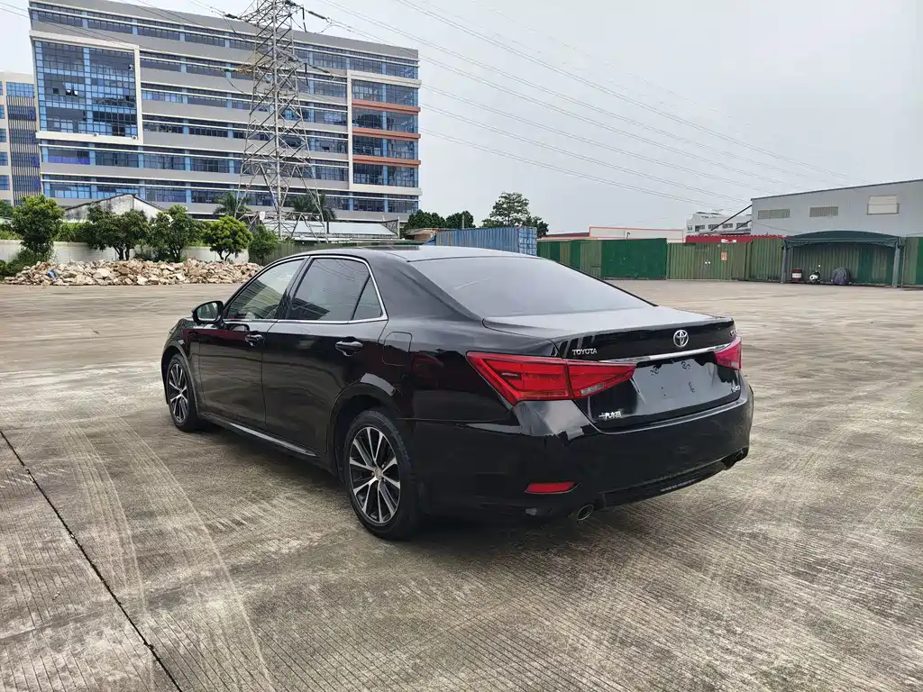 Toyota Crown 2018 — фото 4