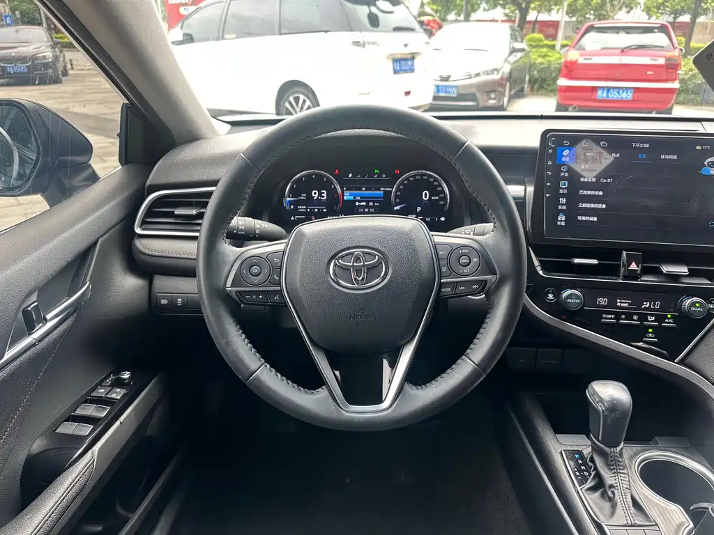 Toyota Camry 2022 — фото 18