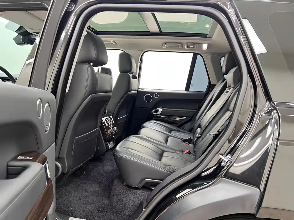 Land Rover Range Rover 2018 — фото 16