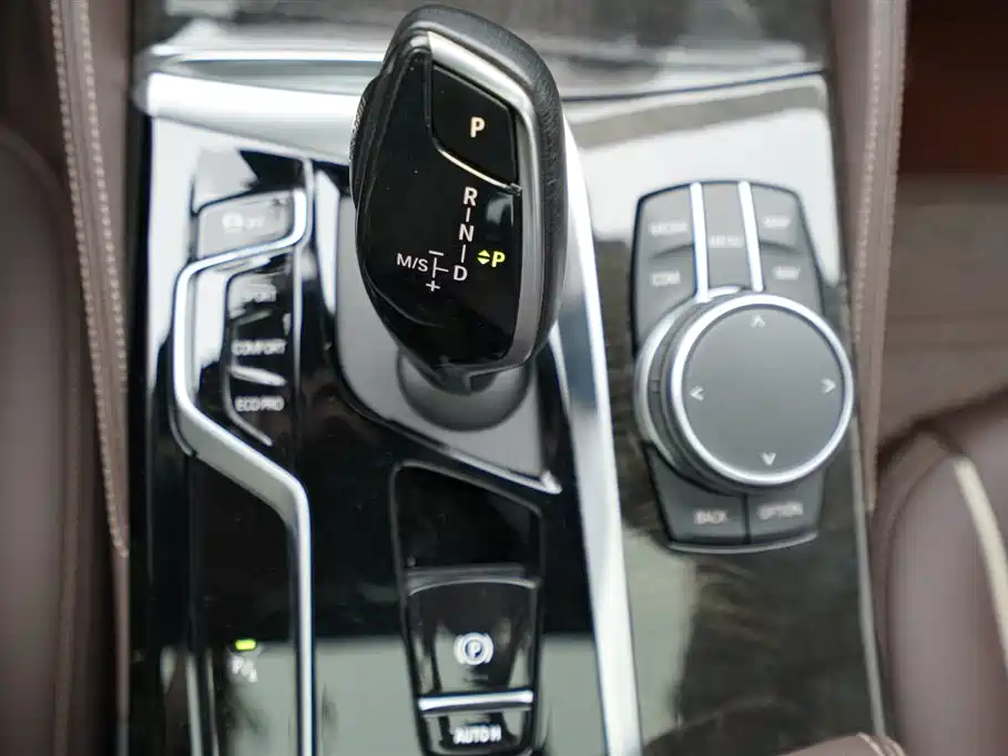 BMW 5 Series 2023 — фото 12