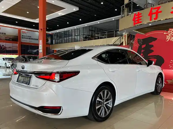 Lexus ES 2018