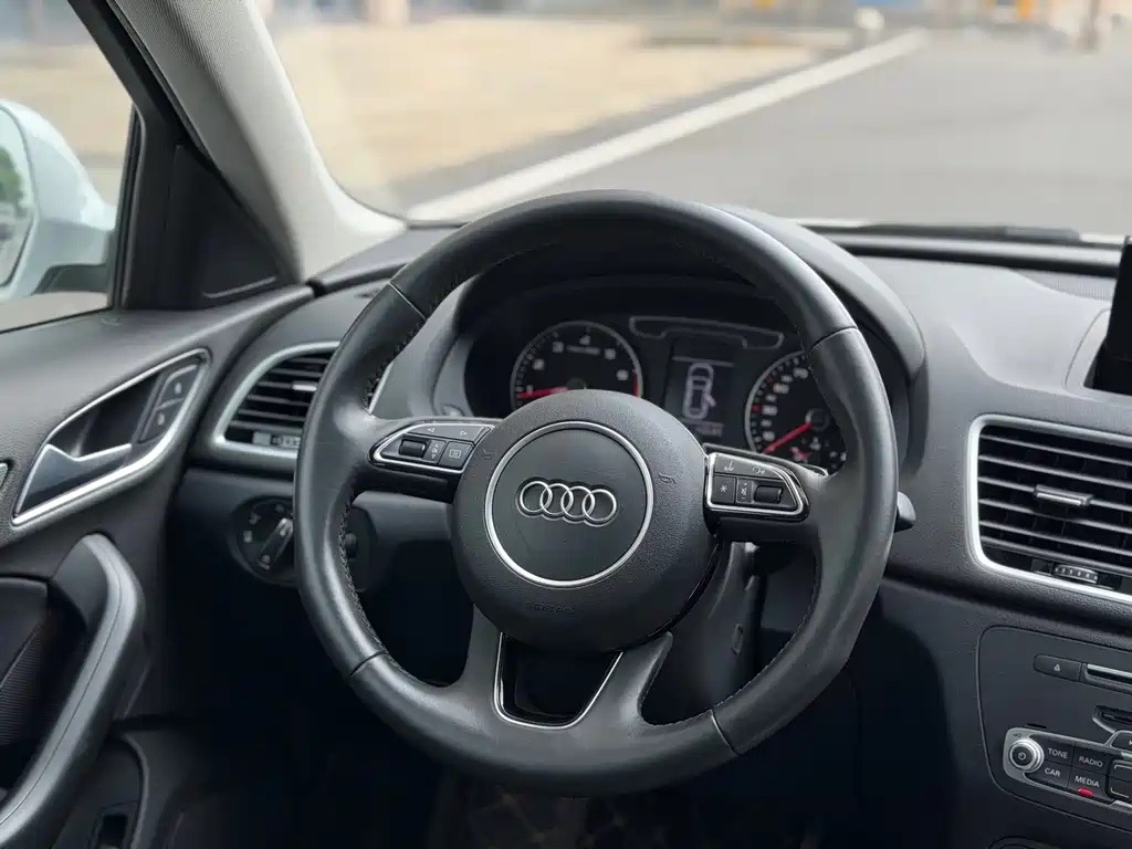 Audi Q3 2018 — фото 19