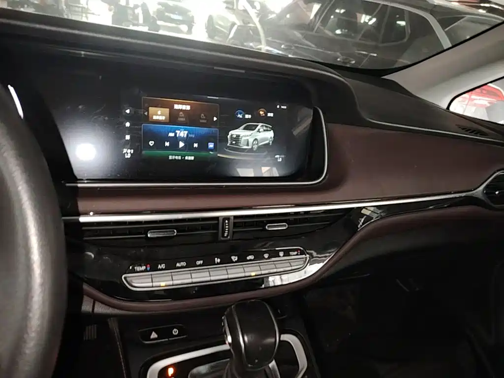 GAC Motor Trumpchi M6 2022 — фото 13
