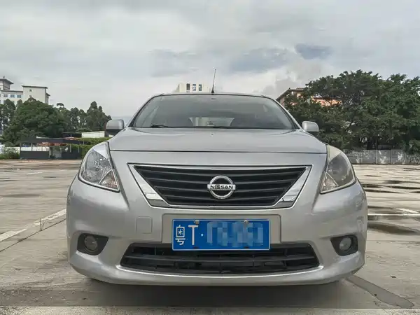 Nissan Sunny 2012