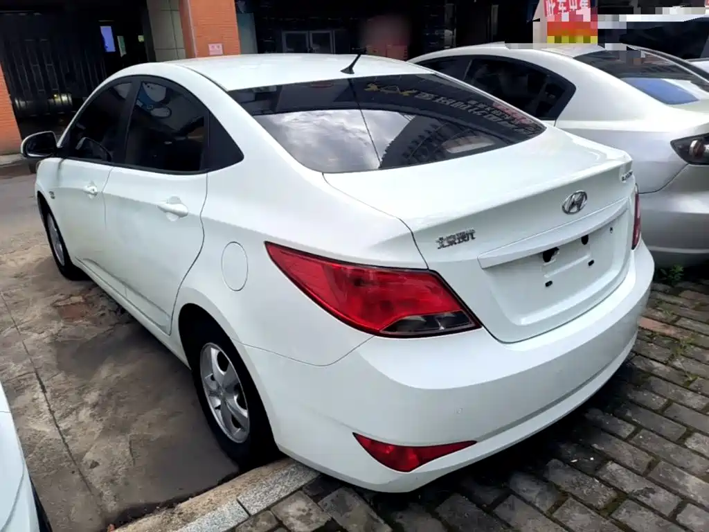 Hyundai Verna 2015 — фото 5