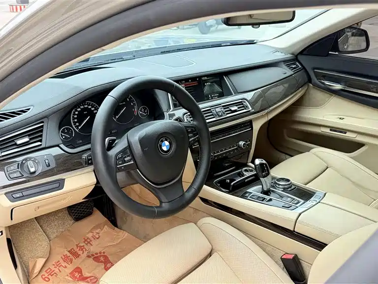 BMW 7 Series 2013 — фото 8