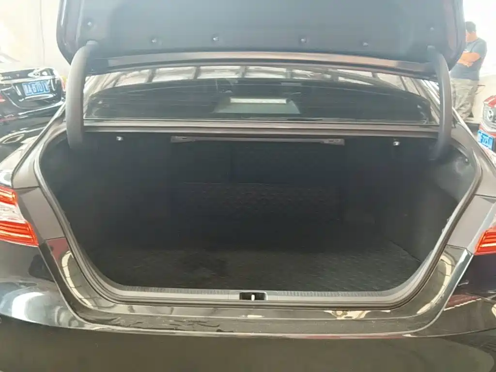 Toyota Camry 2022 — фото 19
