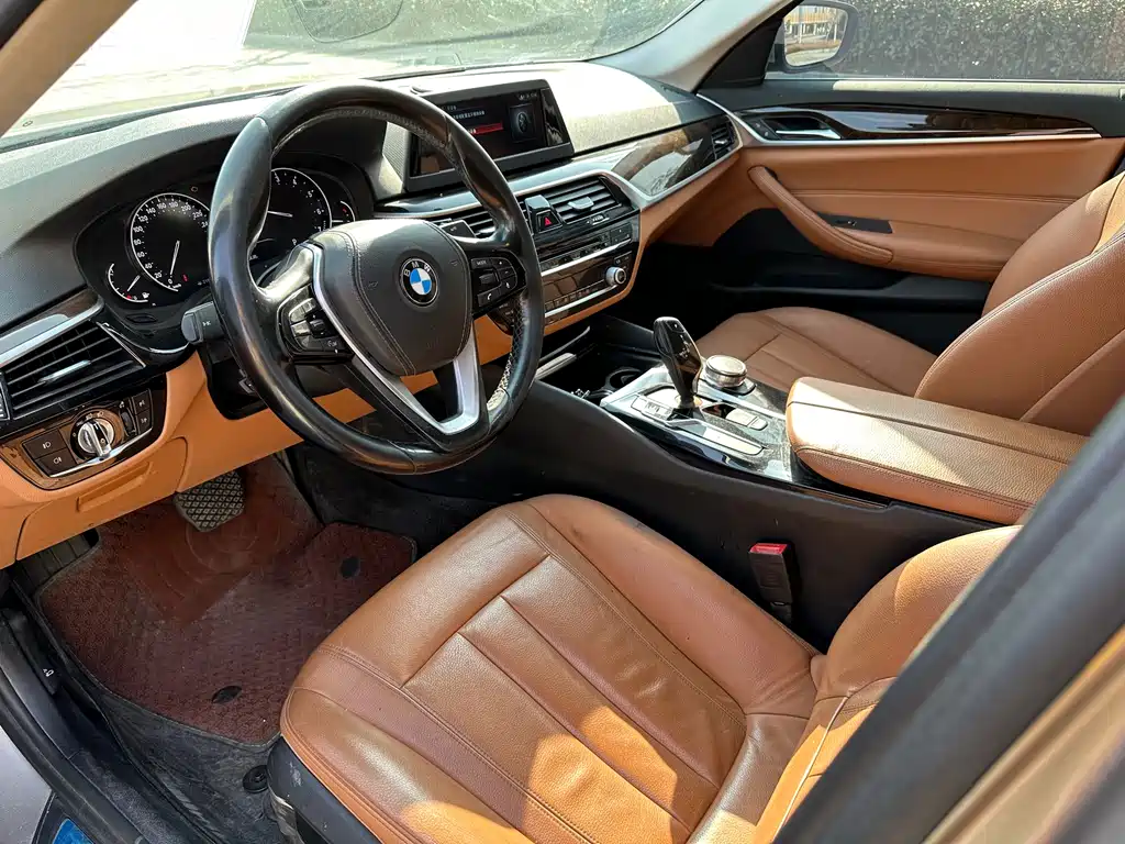BMW 5 Series 2018 — фото 9