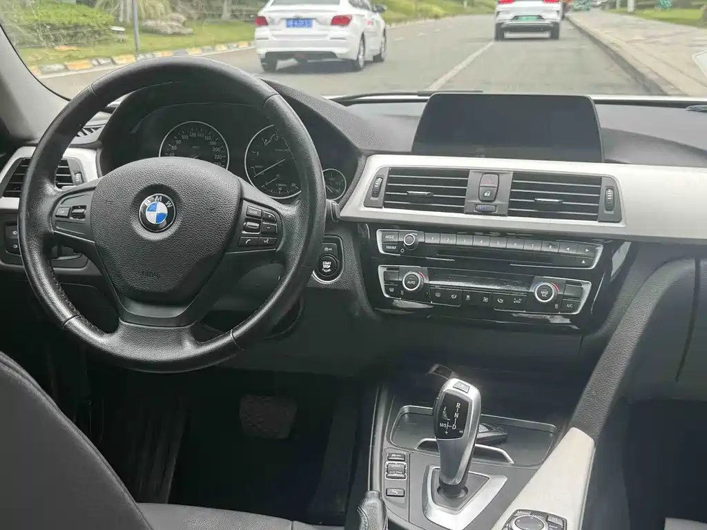 BMW 3 Series 2016 — фото 11