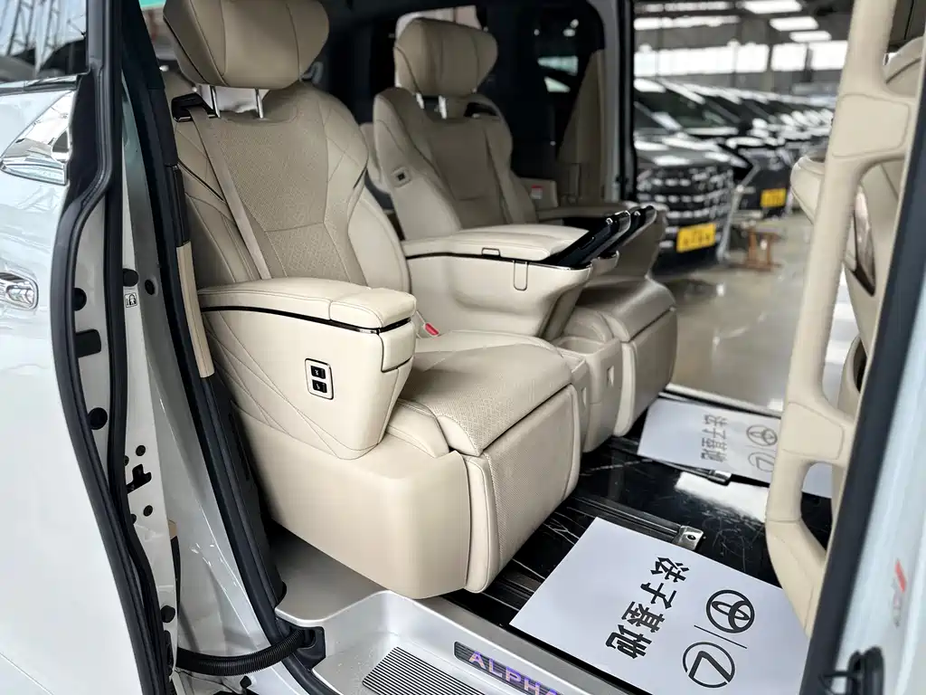 Toyota Alphard 2024 — фото 15