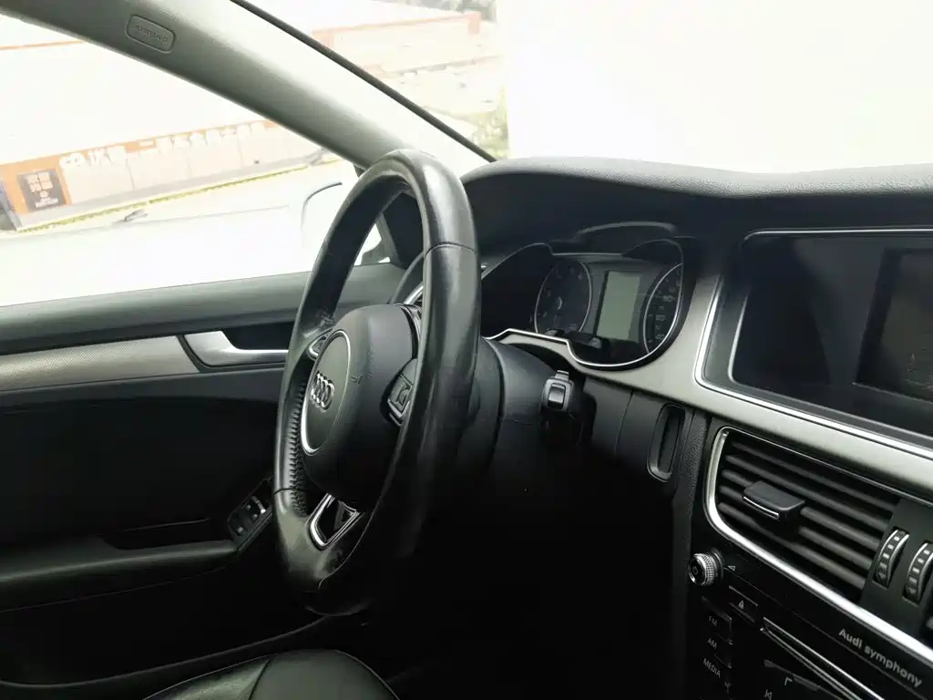 Audi A4L 2016 — фото 22