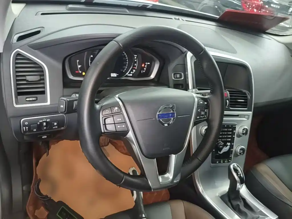 Volvo XC60 2016 — фото 11