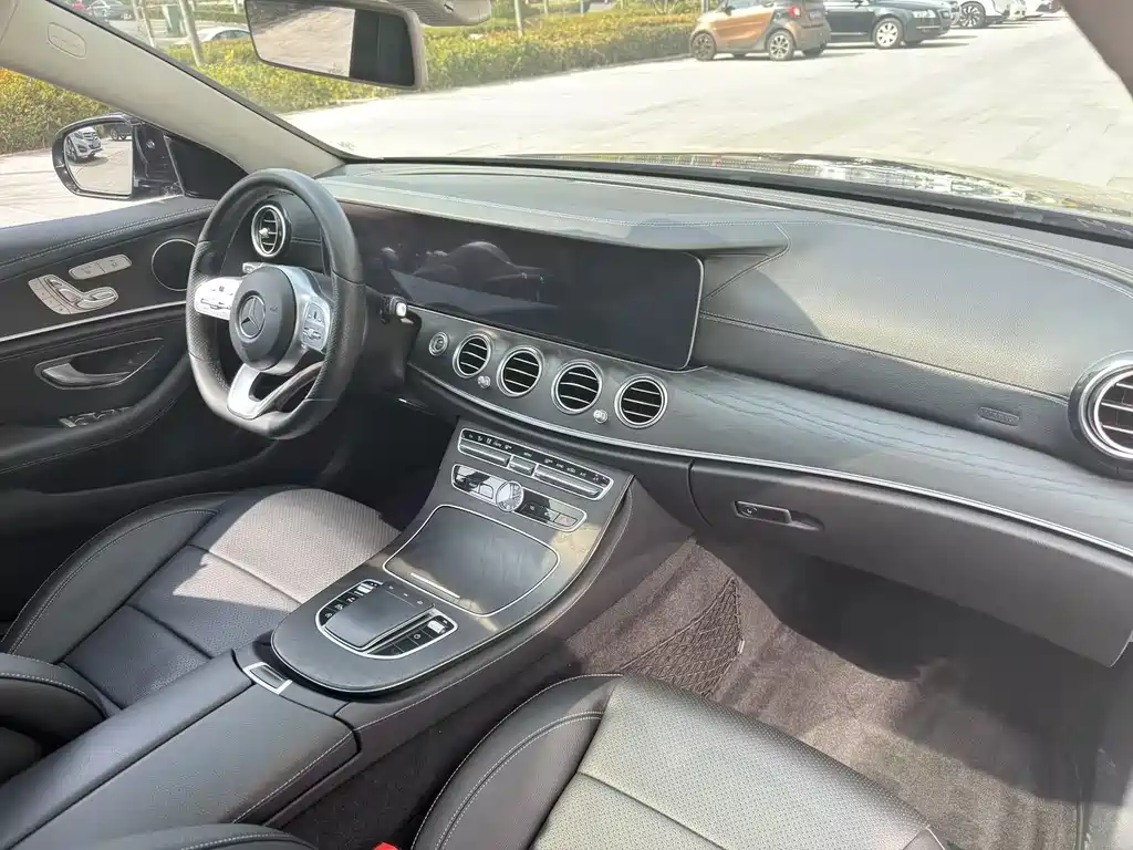 Mercedes-Benz E-Class 2019 — фото 20