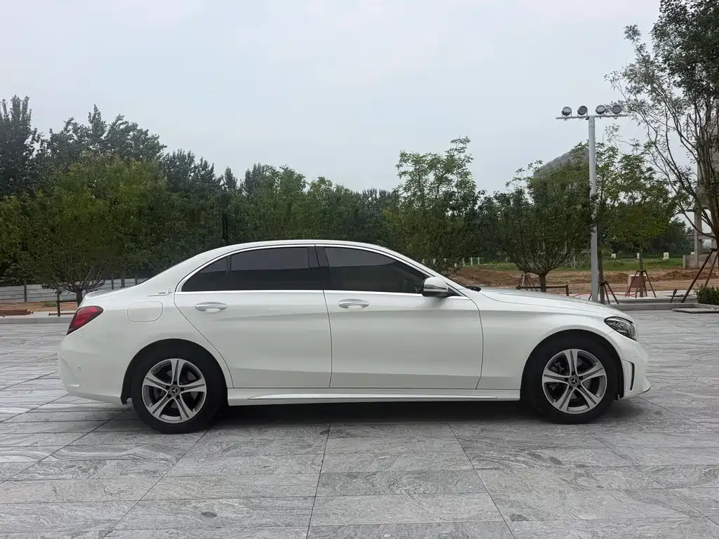 Mercedes-Benz C-Class 2021