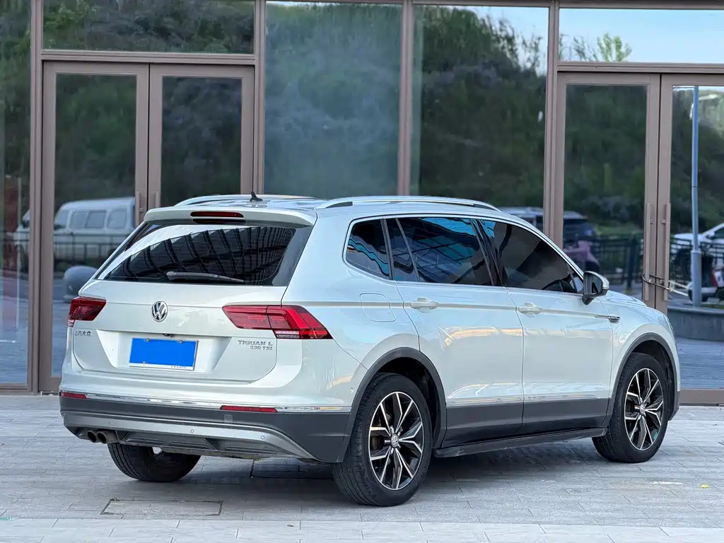 Volkswagen Tiguan L 2017 — фото 4