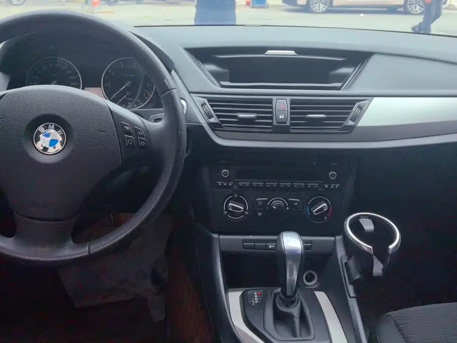 BMW X1 2014 — фото 12