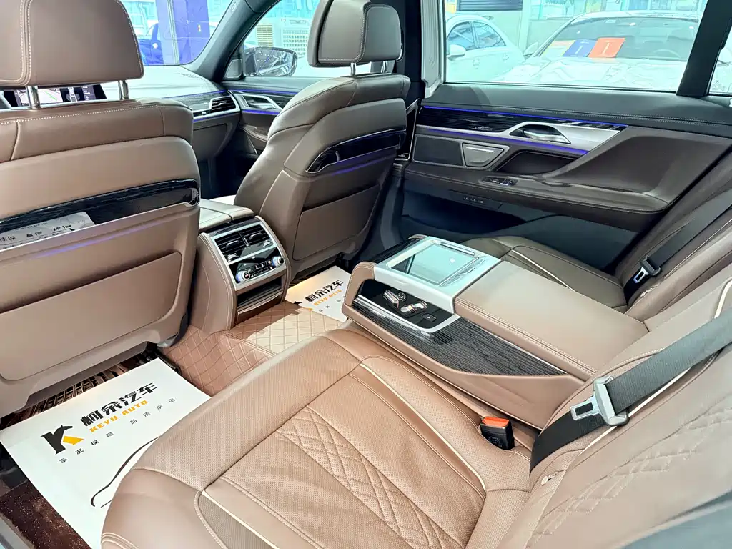BMW 7 Series 2019 — фото 14