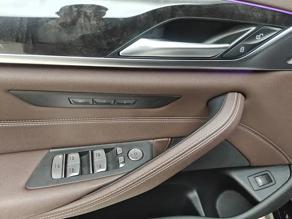 BMW 5 Series 2020 — фото 18