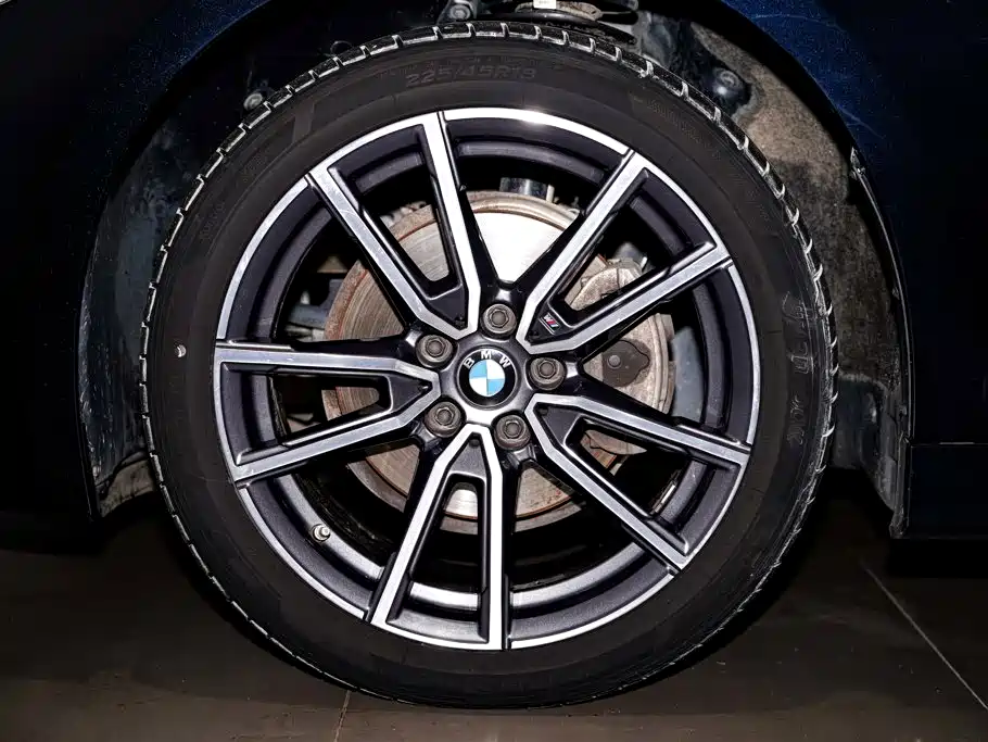 BMW 3 Series 2024 — фото 11