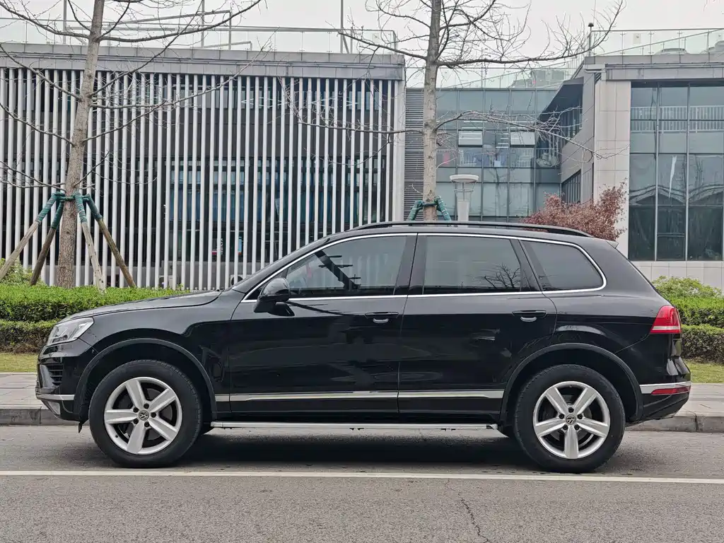 Volkswagen Touareg 2017 — фото 6